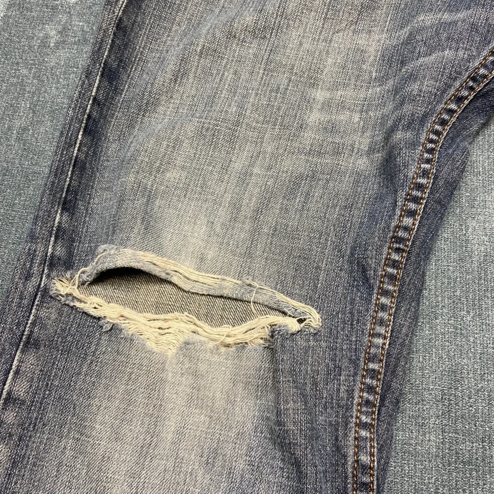 Vintage Lee Jeans Mens 34x31 Blue Denim Everyday Wear Travel Slim Fit Distressed